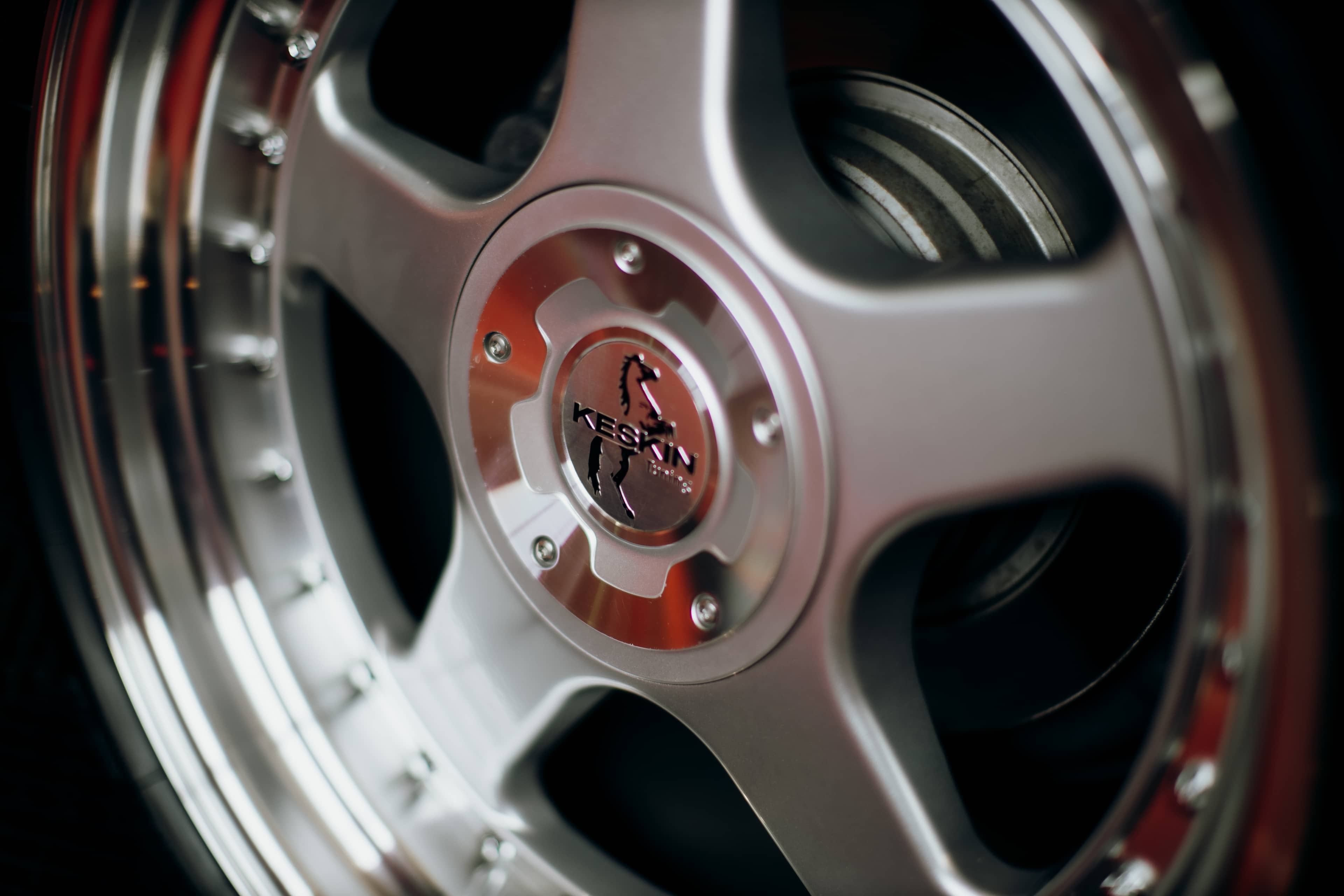 Mercedes 500 SL — linie laterală