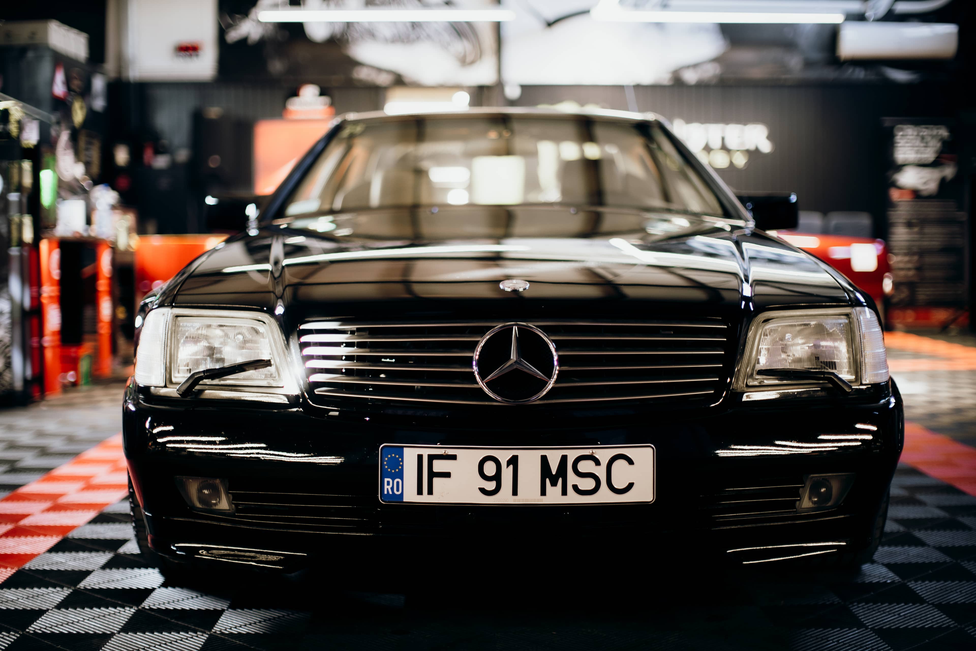 Mercedes 500 SL — exterior spate