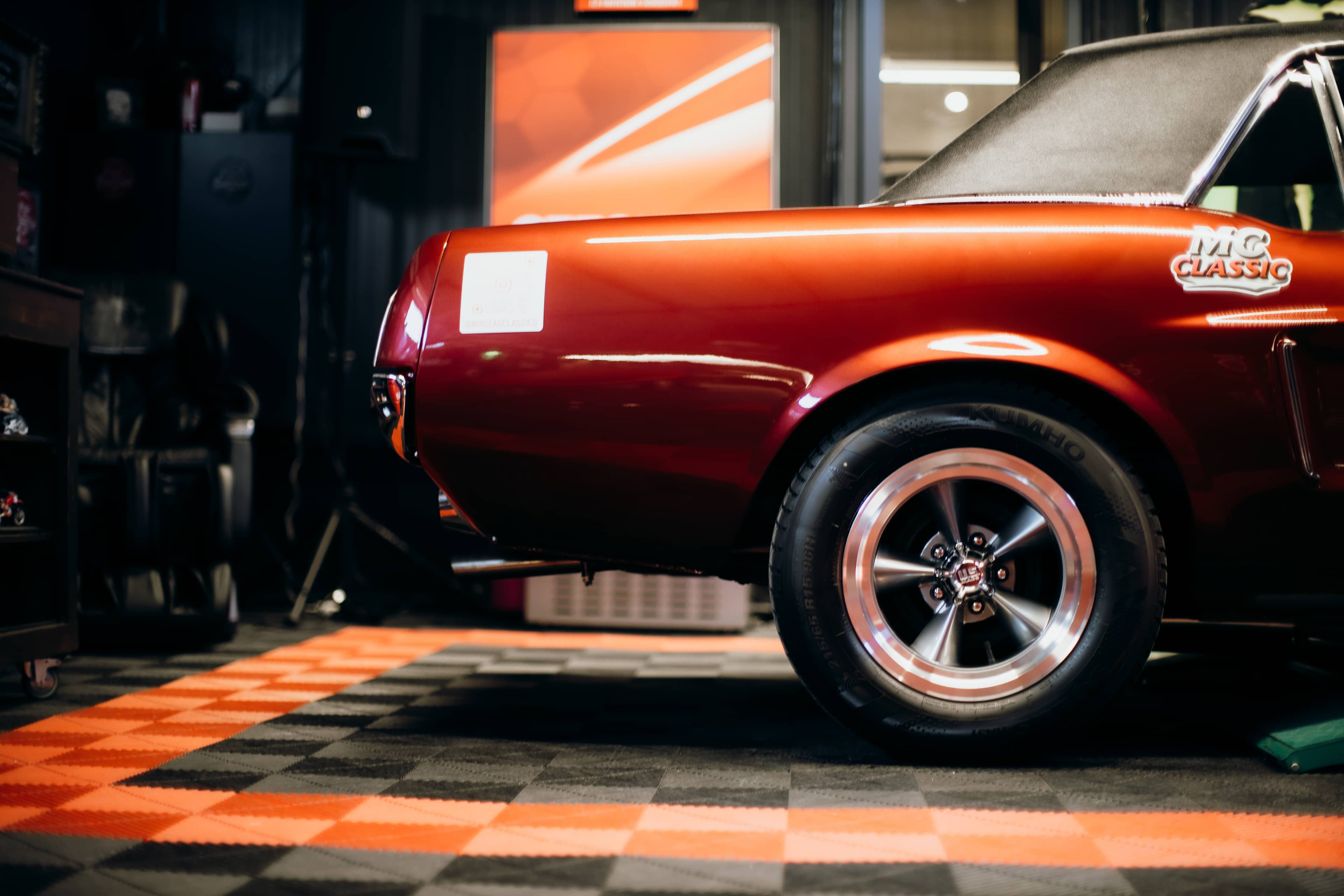 Mustang Hardtop — exterior 13